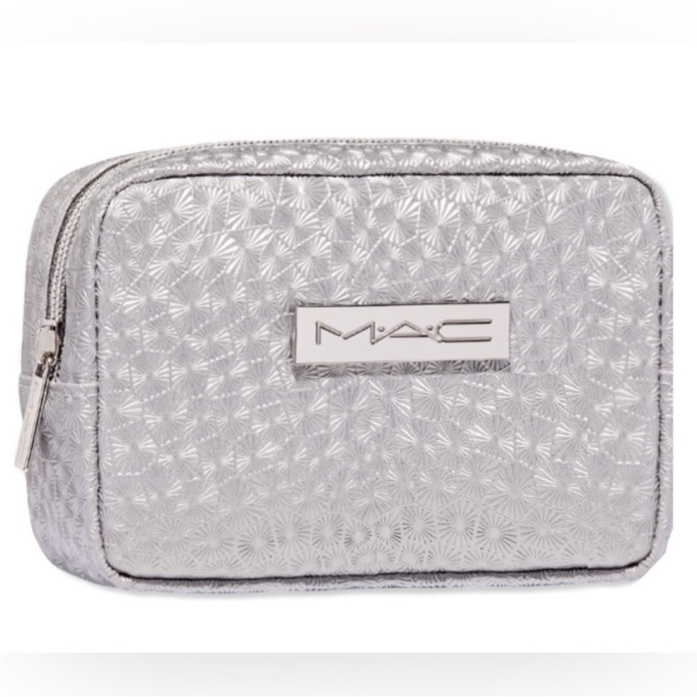 $11❤️‍🔥 MAC Silver Embossed Makeup Cosmetics Bag👛 NEW